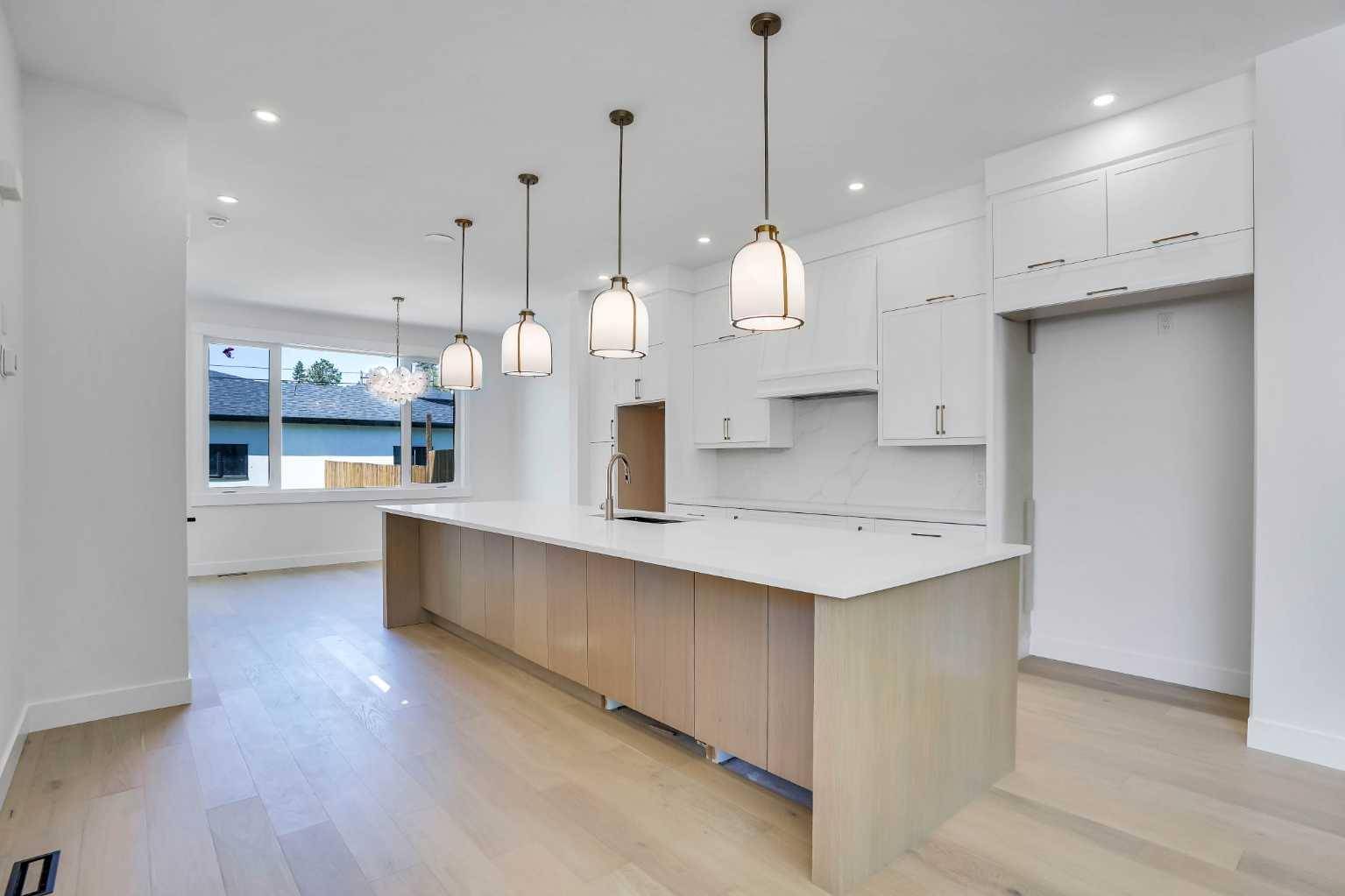 Calgary, AB T3E2K7,2823 29 ST SW