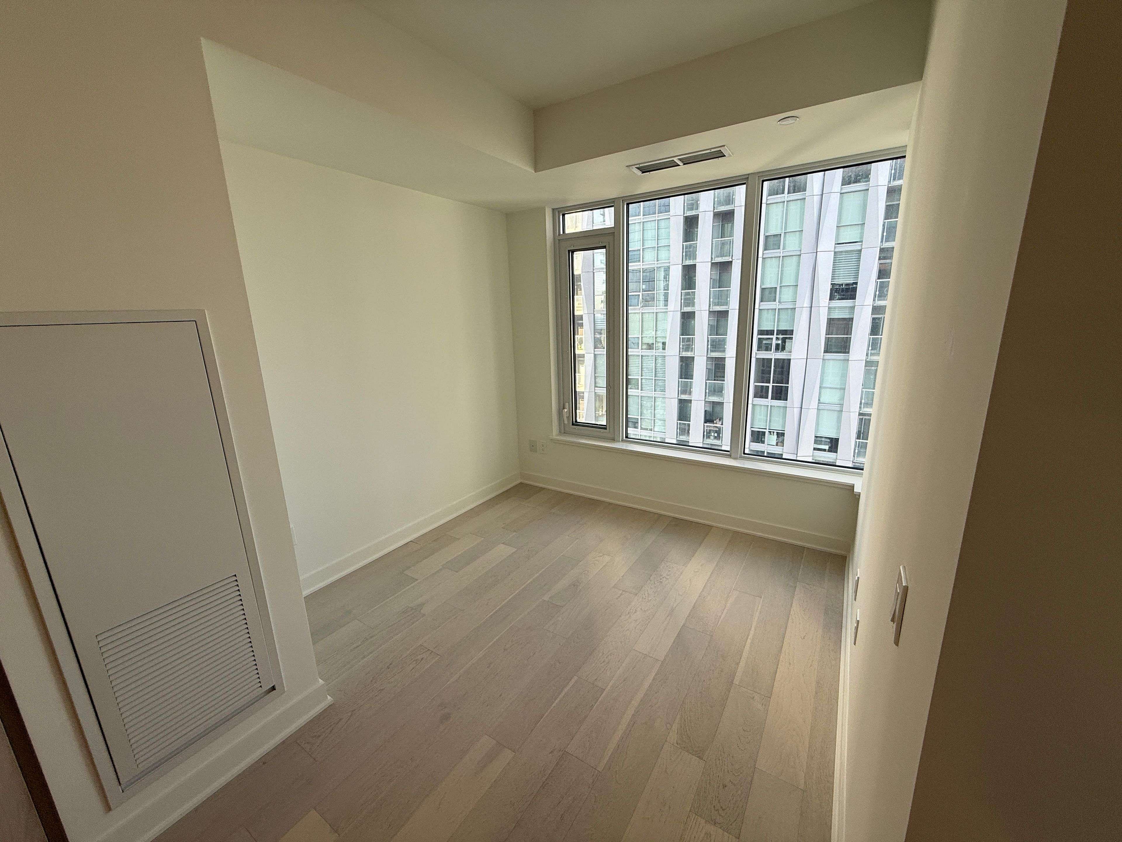 Toronto C02, ON M4W 1L2,11 Yorkville AVE #4006