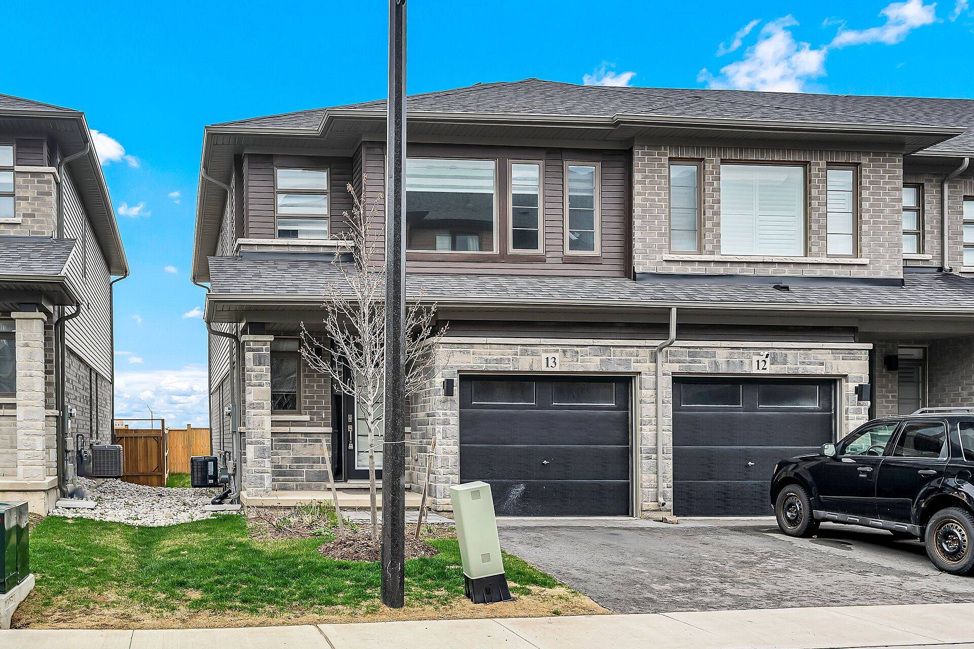 Hamilton, ON L8J 0M6,61 SOHO ST #13