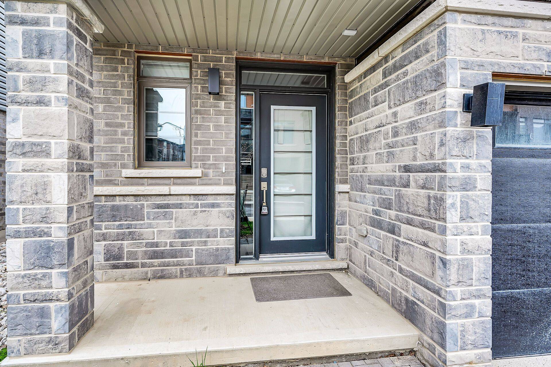 Hamilton, ON L8J 0M6,61 SOHO ST #13