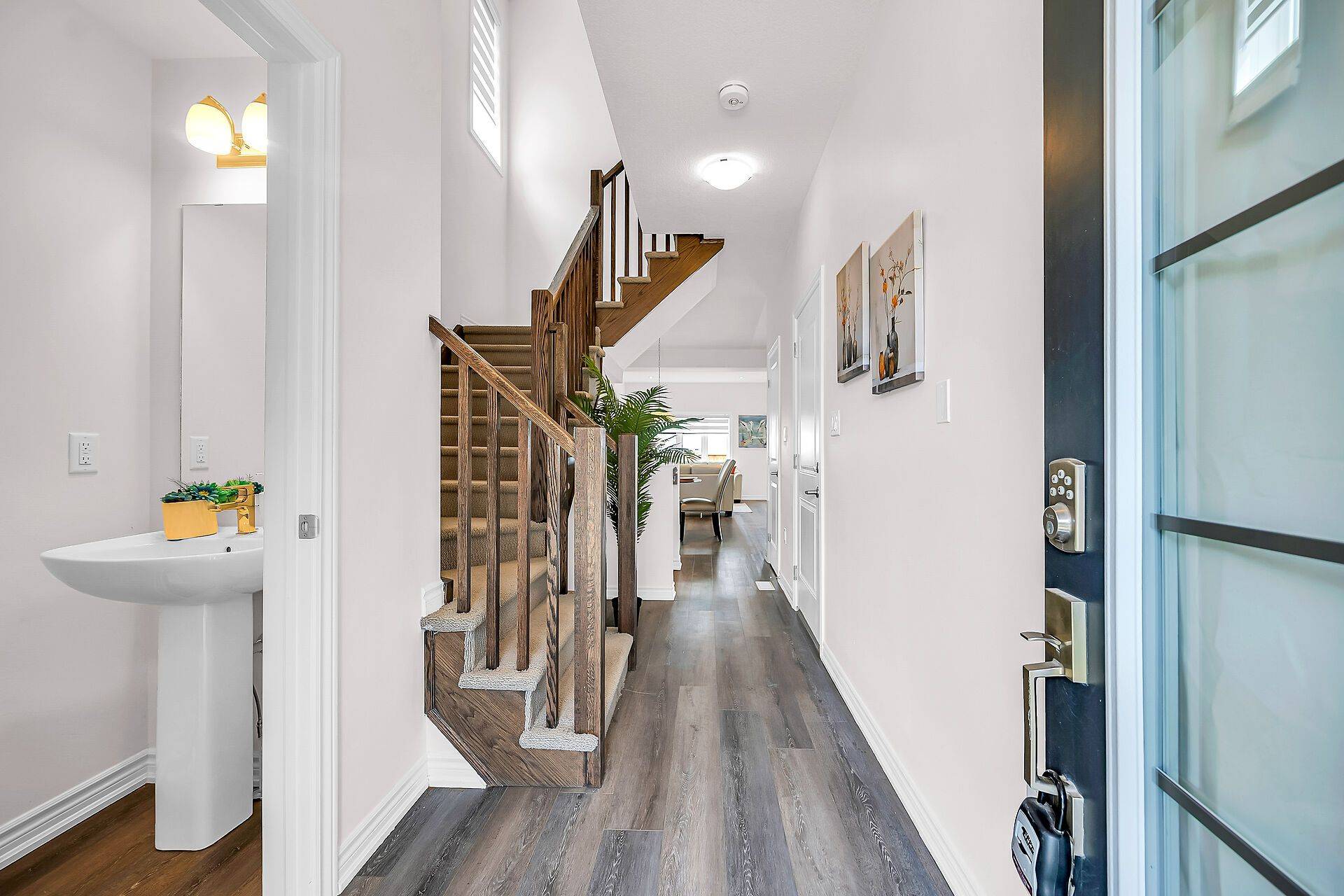 Hamilton, ON L8J 0M6,61 SOHO ST #13