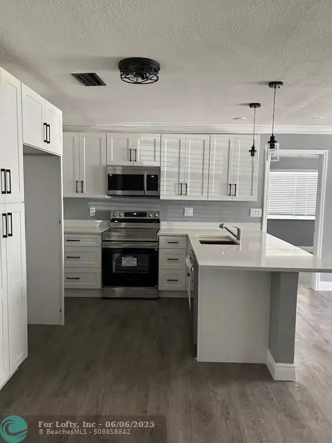 North Lauderdale, FL 33068,401 SW 73rd Avenue