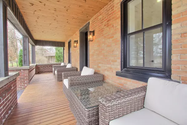 East Gwillimbury, ON L0G 1M0,19572 Centre ST