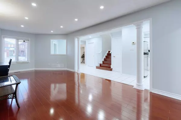Mississauga, ON L5N 7A5,3976 Honey Locust TRL
