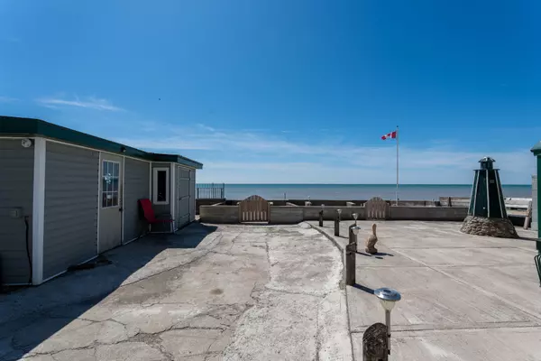 Chatham-kent, ON N0P 1A0,18518 Erie Shore DR