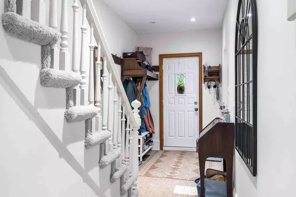 Glebe - Ottawa East And Area, ON K1S 1K3,167 DRUMMOND ST