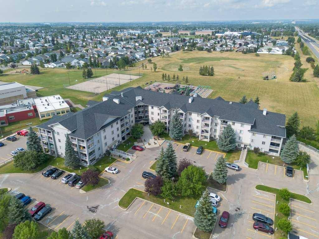 Red Deer, AB T4R 3E9,60 Lawford AVE #411