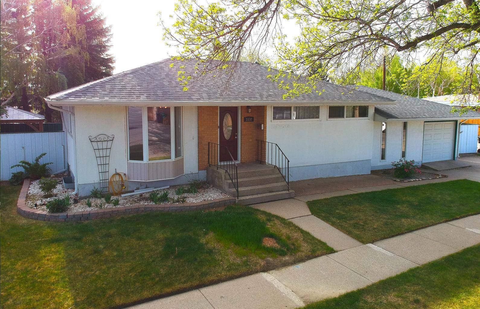Lethbridge, AB T1J 2K6,1132 11 ST South