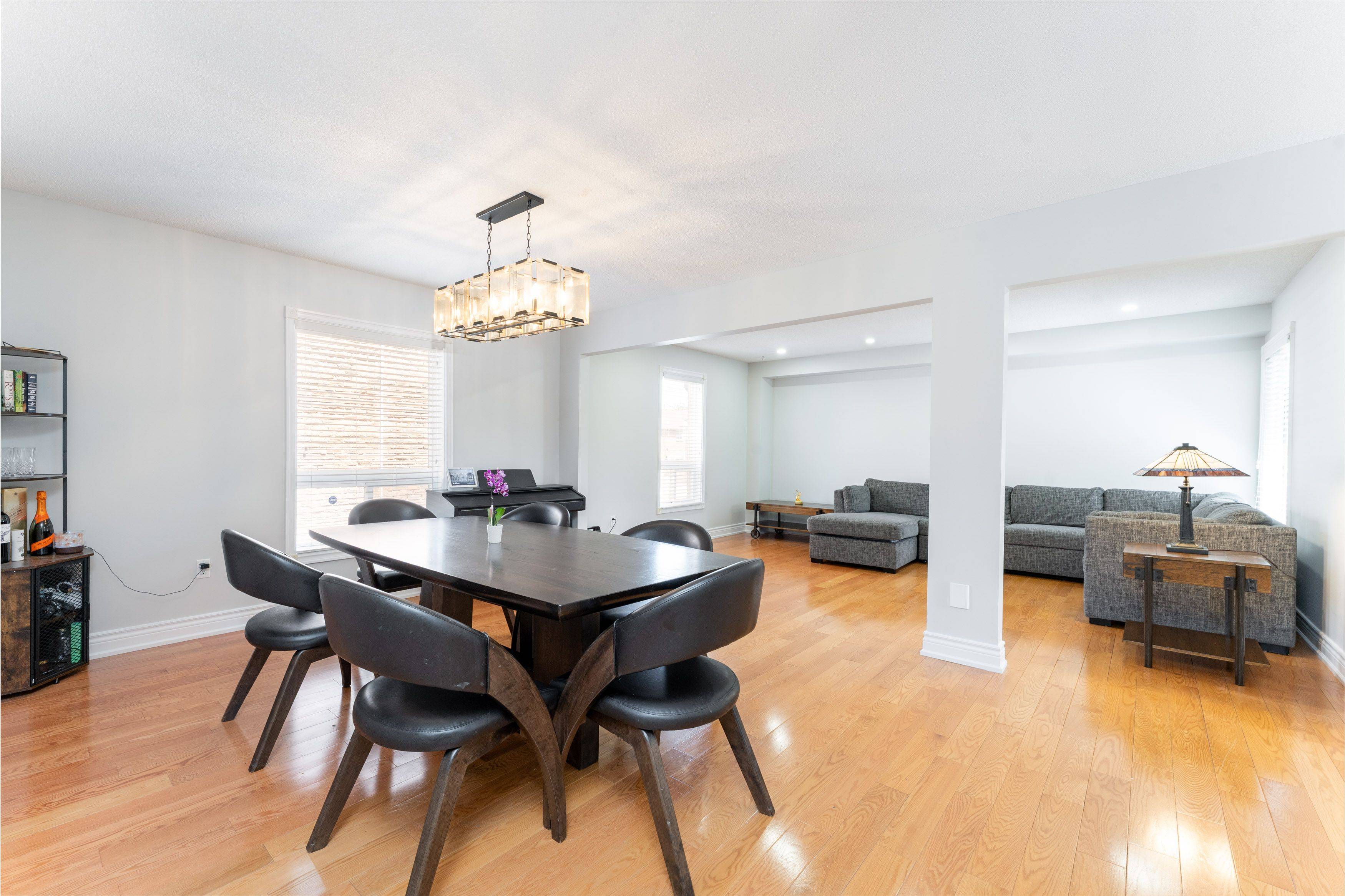 Mississauga, ON L4W 3X6,991 Mannington LN
