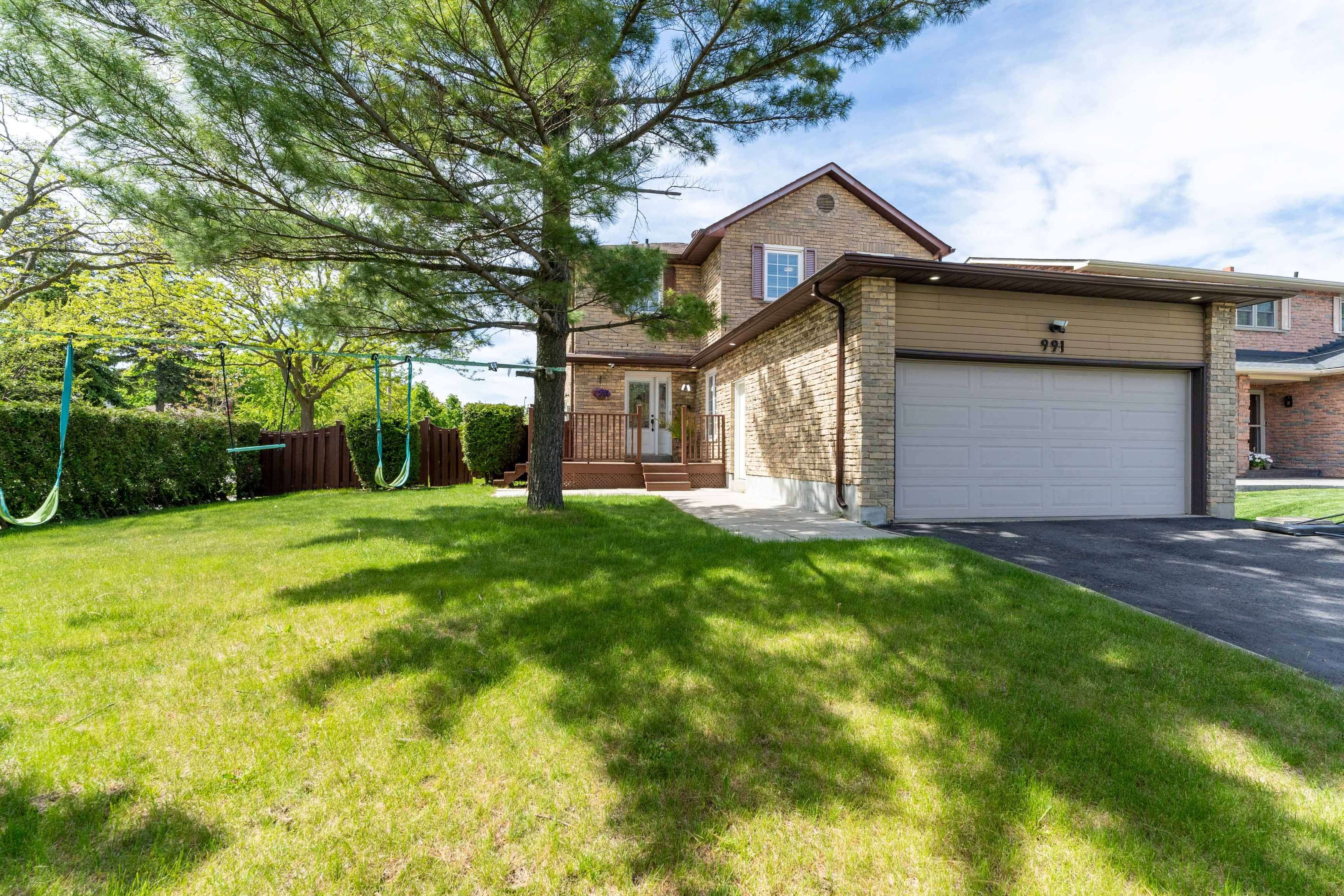 991 Mannington LN, Mississauga, ON L4W 3X6