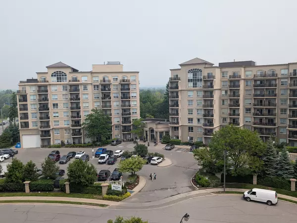 Vaughan, ON L4J 9K5,8 Maison Parc CT #401