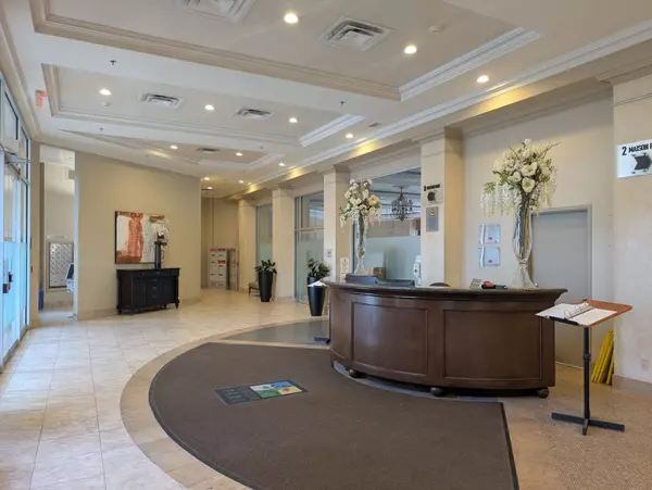 Vaughan, ON L4J 9K5,8 Maison Parc CT #401