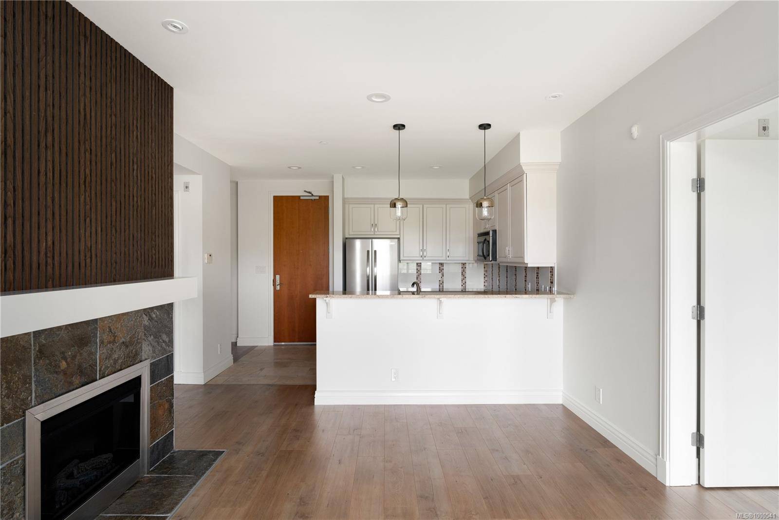 Langford, BC V9B 6T8,1325 Bear Mountain Pkwy #205