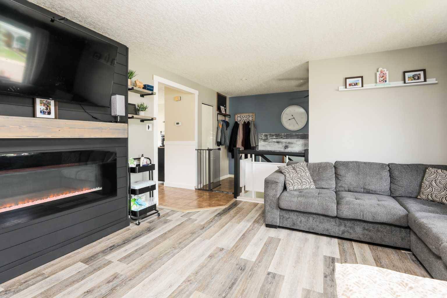 Lethbridge, AB T1K 3H5,1809 Lakepoint RD South