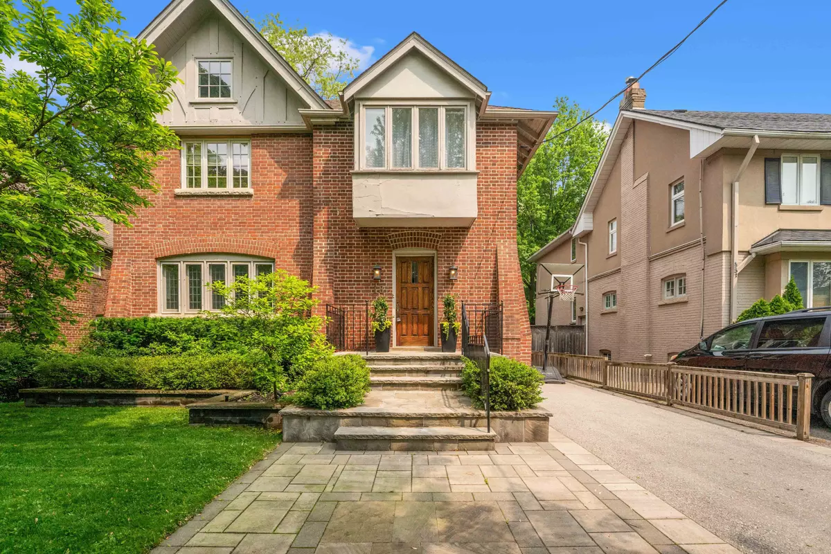 Toronto C04, ON M4N 2R3,18 Weybourne CRES