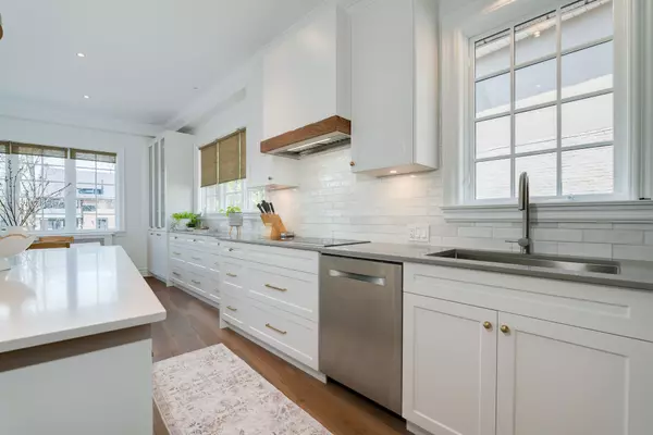 Toronto C04, ON M4N 2R3,18 Weybourne CRES