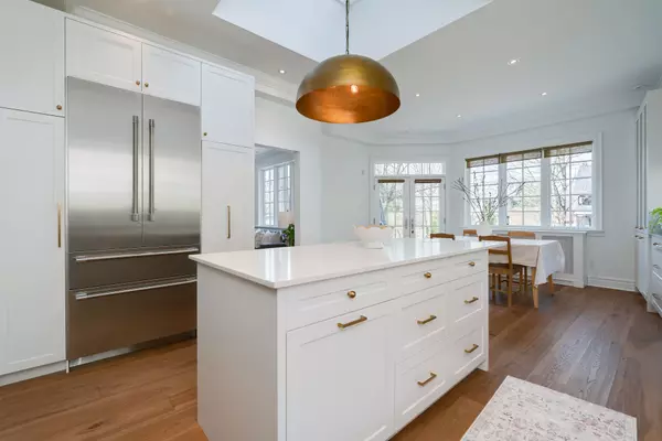 Toronto C04, ON M4N 2R3,18 Weybourne CRES