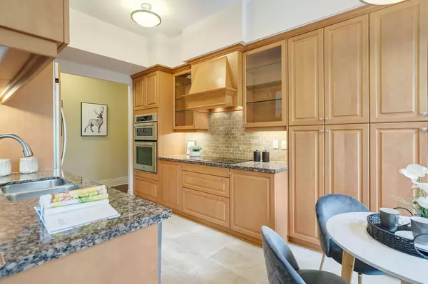 Richmond Hill, ON L4C 0V6,10101 Yonge ST #115
