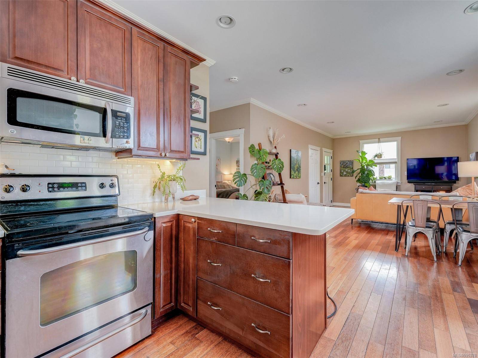 Victoria, BC V8R 6H5,2650 Richmond Rd