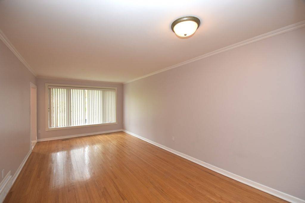 Toronto C12, ON M2L 2T7,331 Woodsworth RD #Main