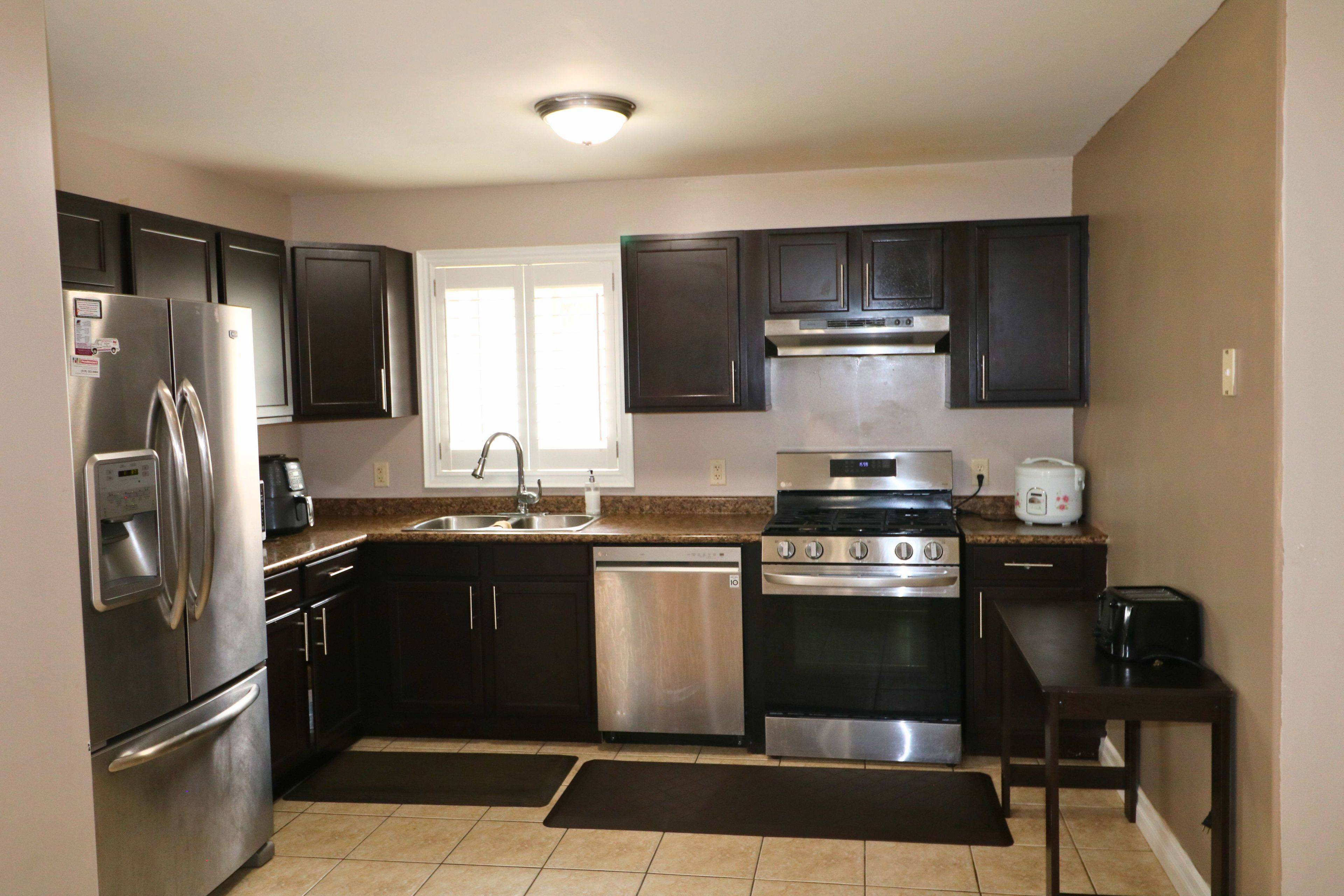 Chatham-kent, ON N7M 0A5,91 Manning DR E