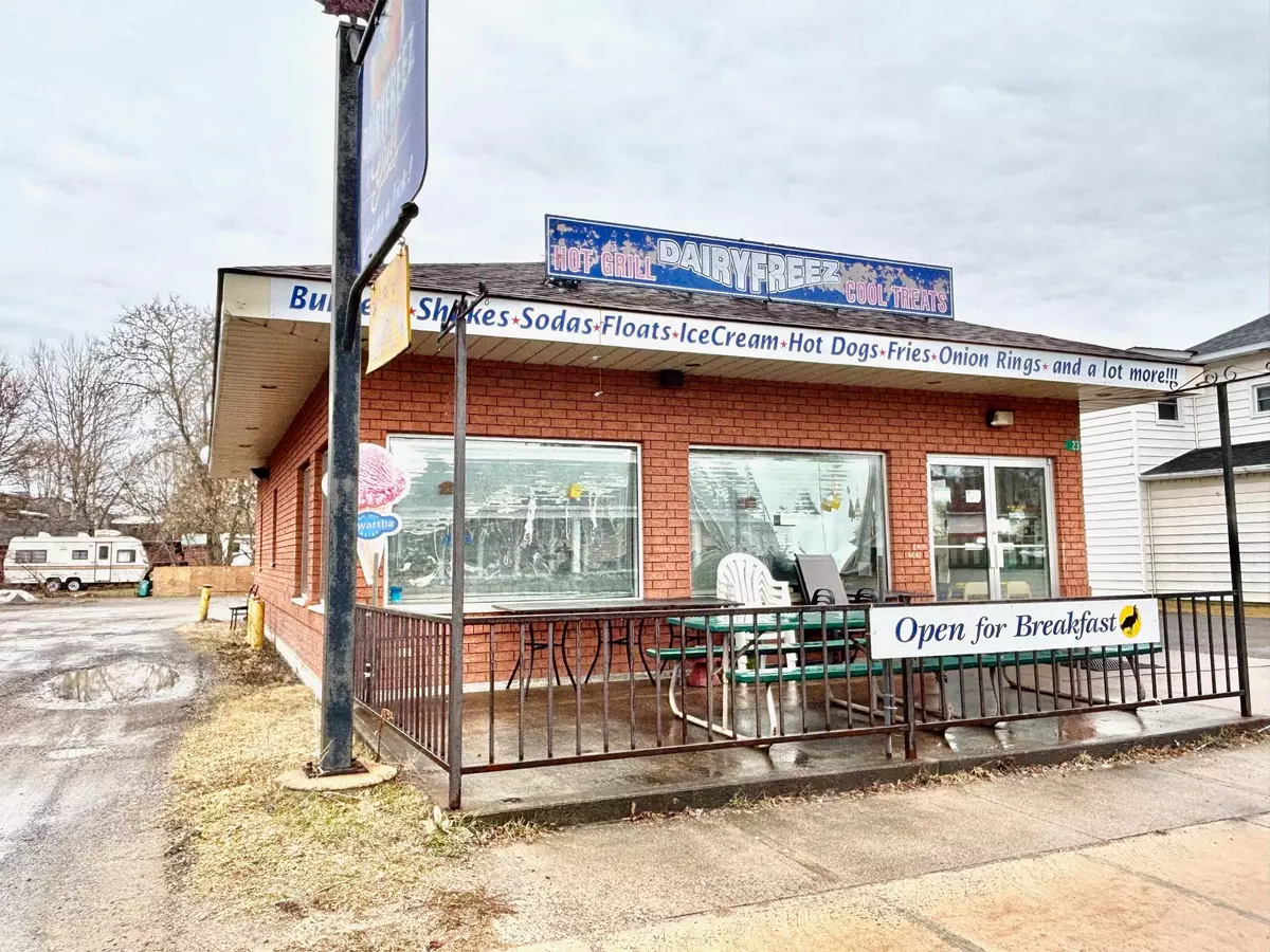 Madawaska Valley, ON K0J 1B0,23 Bay ST N