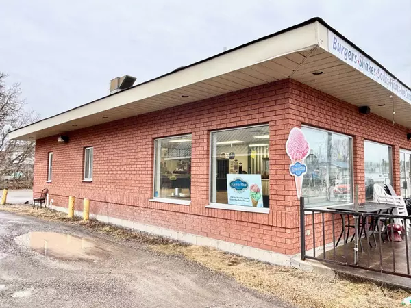 Madawaska Valley, ON K0J 1B0,23 Bay ST N