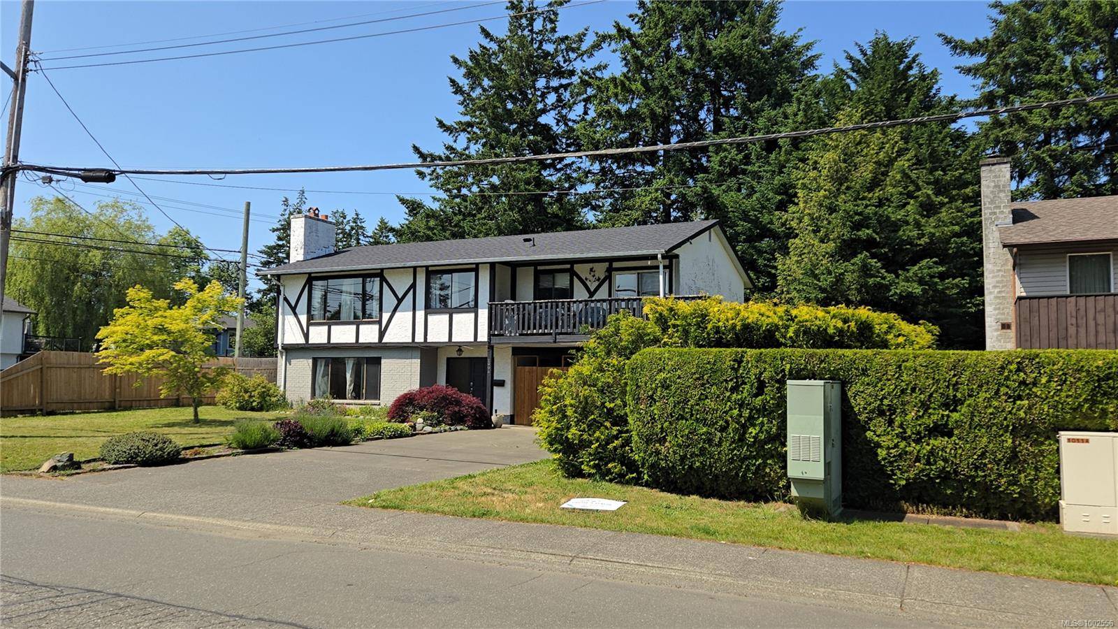 Comox, BC V9M 2J4,1994 Bolt Ave