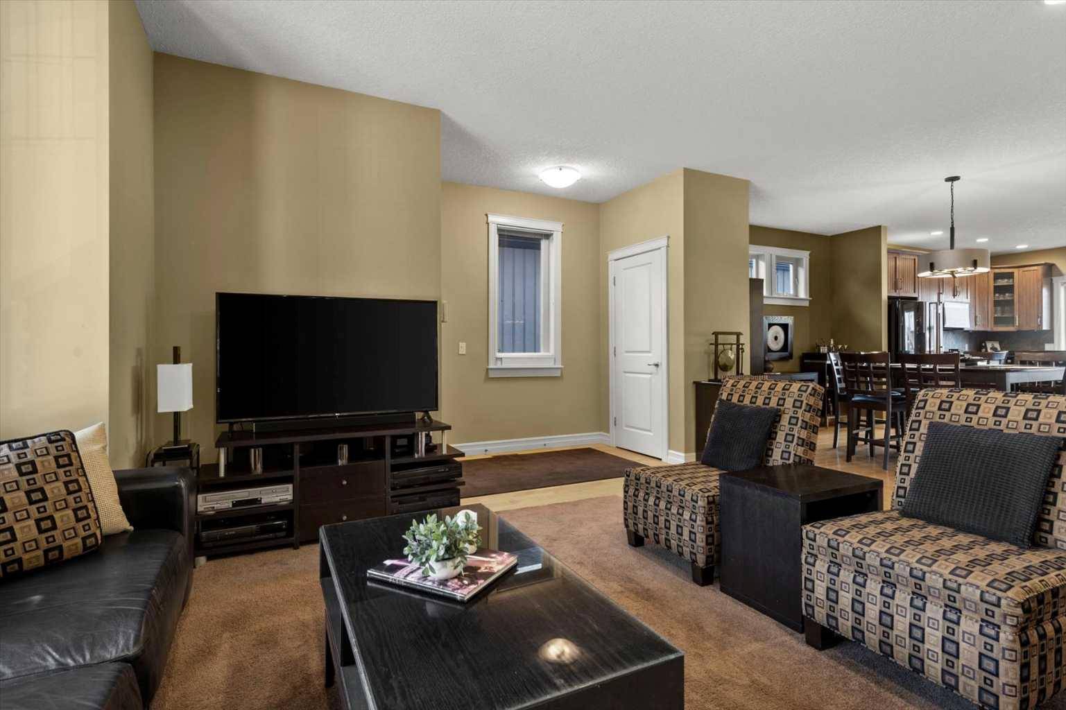Calgary, AB T2E 1L8,242 17 AVE Northeast