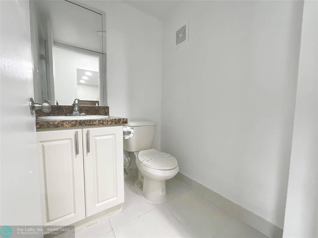 Miami, FL 33156,9357 SW 77 Ave  #95-1038
