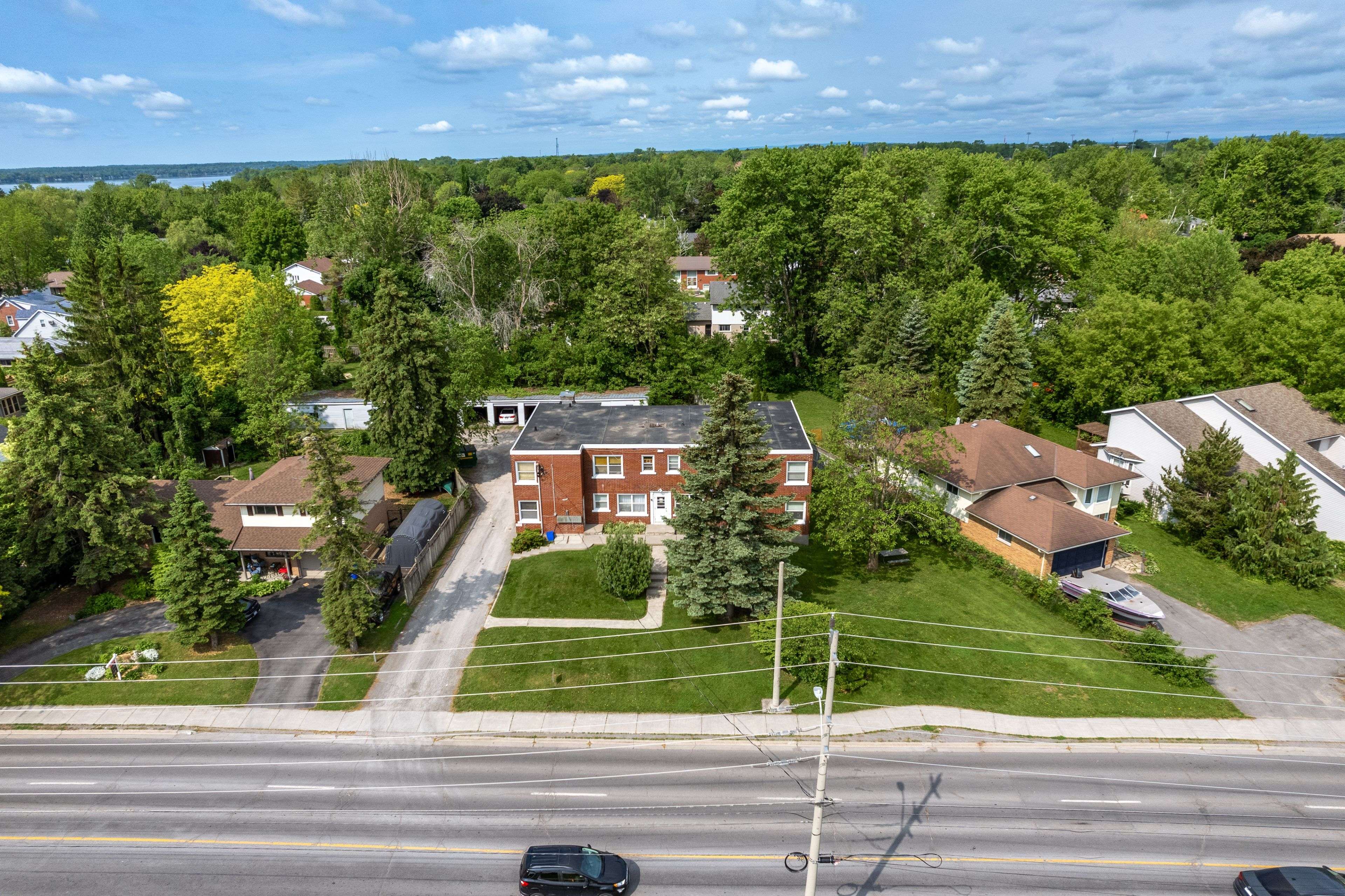 Belleville, ON K8P 3Y8,54 Sidney ST