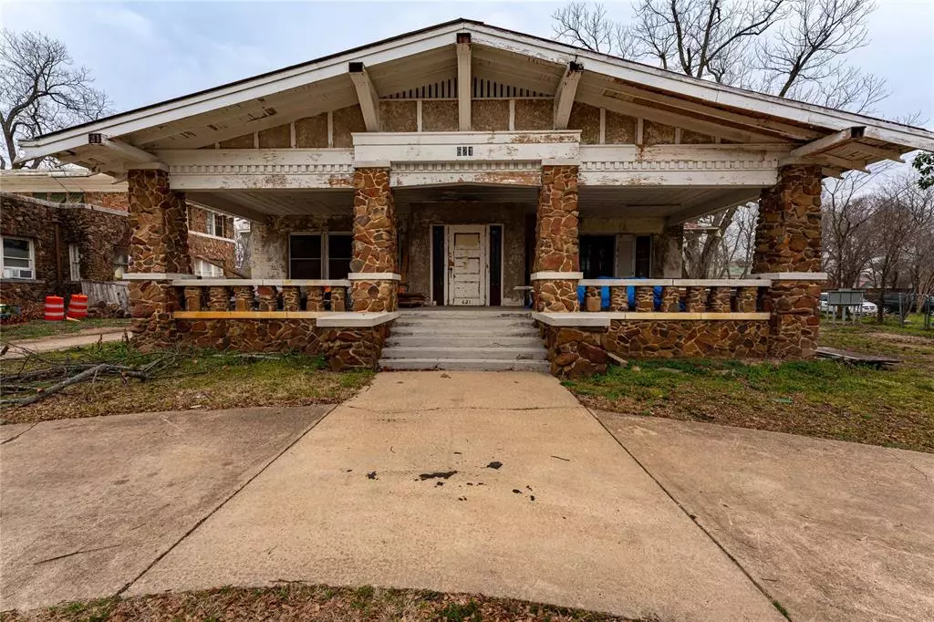 Paris, TX 75460,621 S Main Street