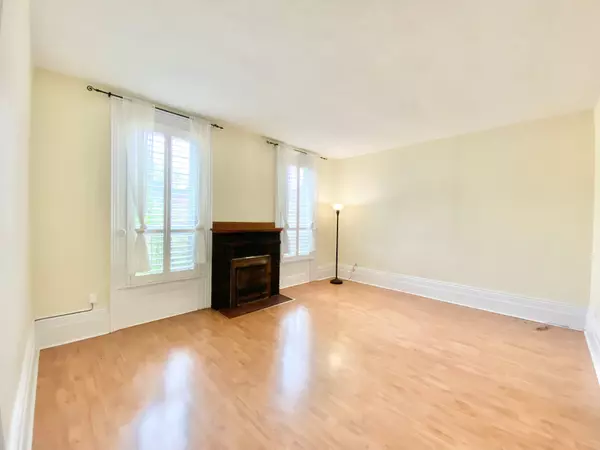 Oshawa, ON L1G 1K8,292 William ST E #1