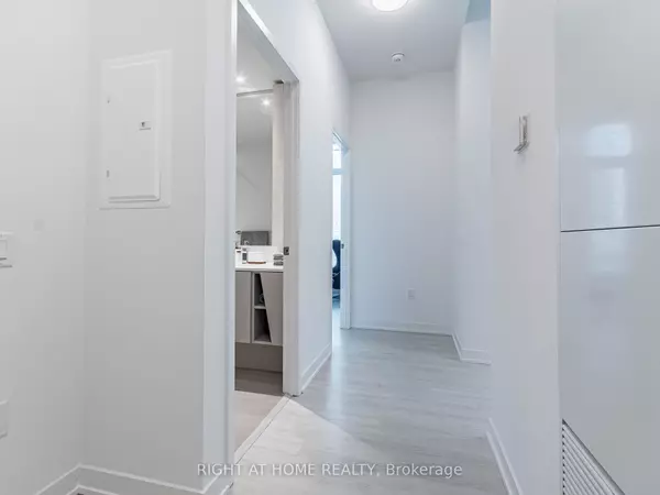 Mississauga, ON L5B 0M4,3883 Quartz RD #704