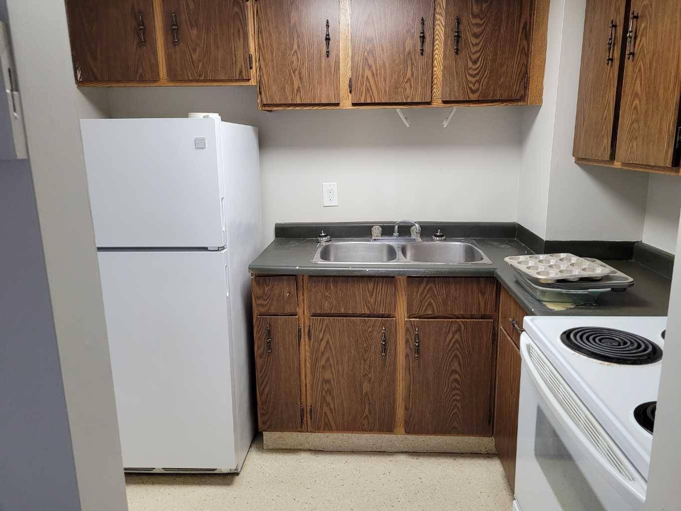 Medicine Hat, AB T1B 1Y7,302 Cooney RD Southeast