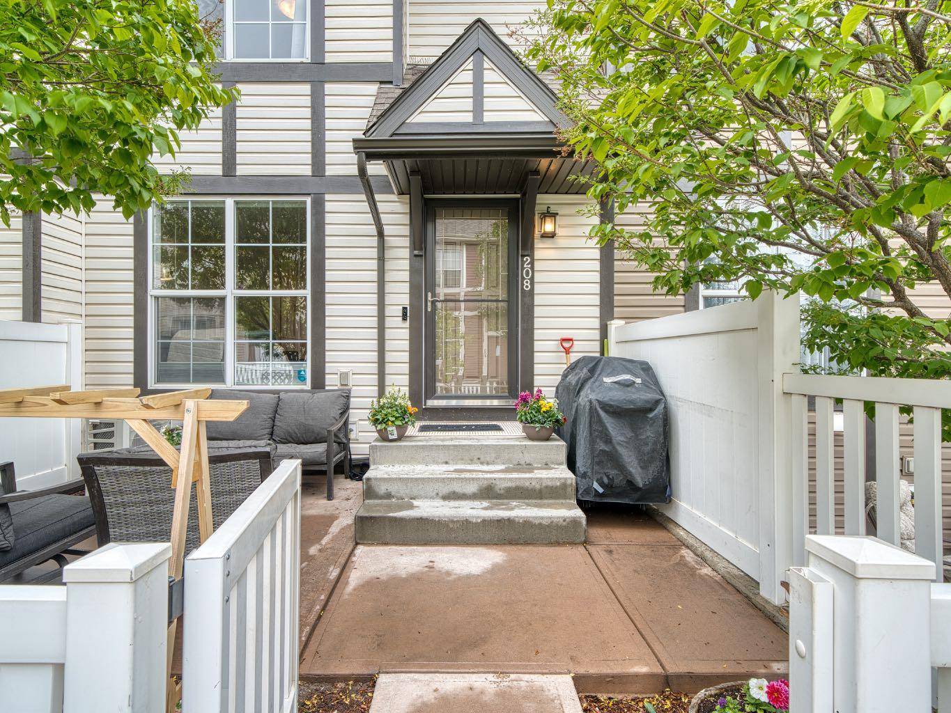 Calgary, AB T2Z 0T7,208 New Brighton Villas SE