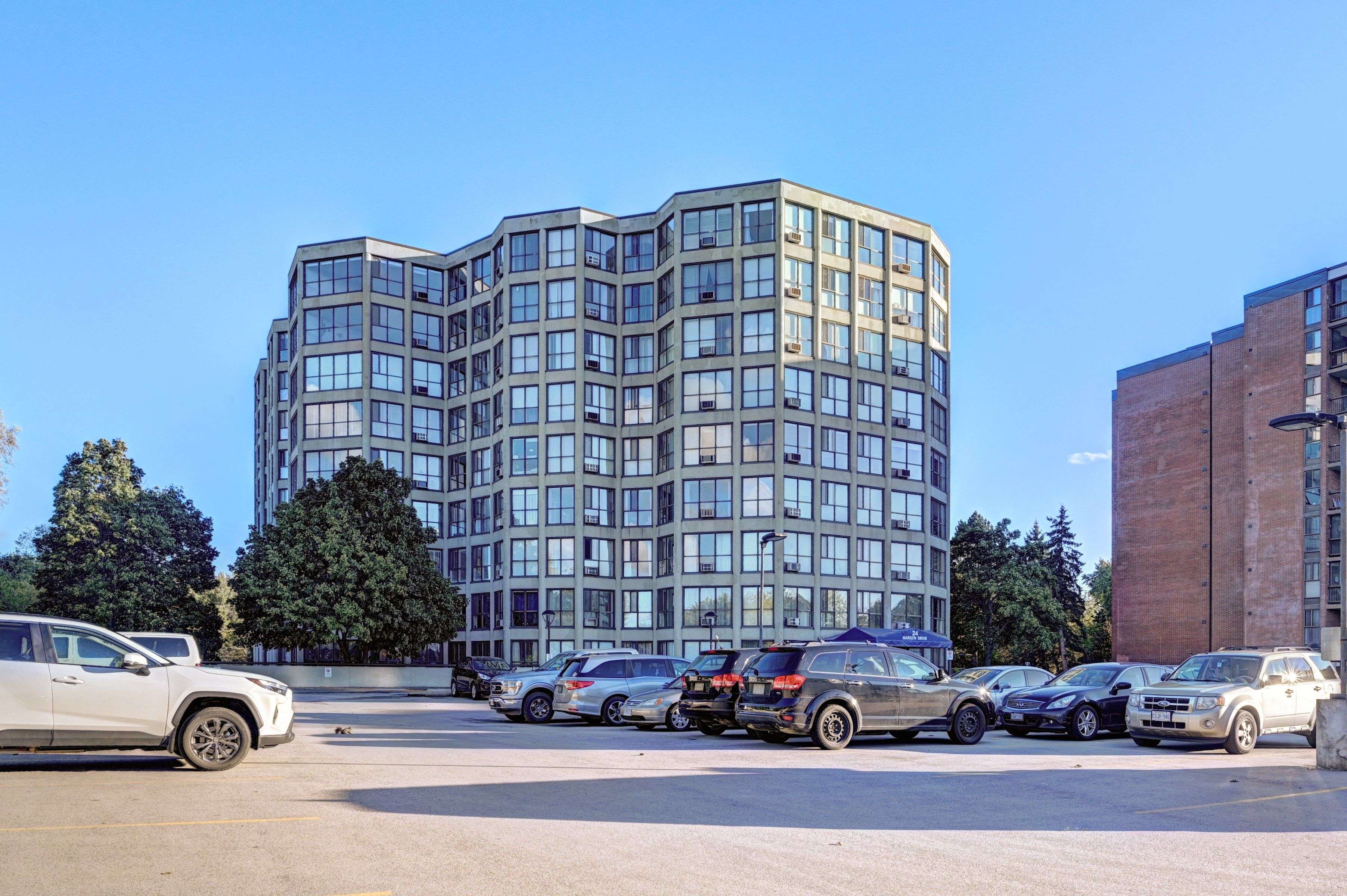 Guelph, ON N1H 8E9,24 Marilyn DR N #401