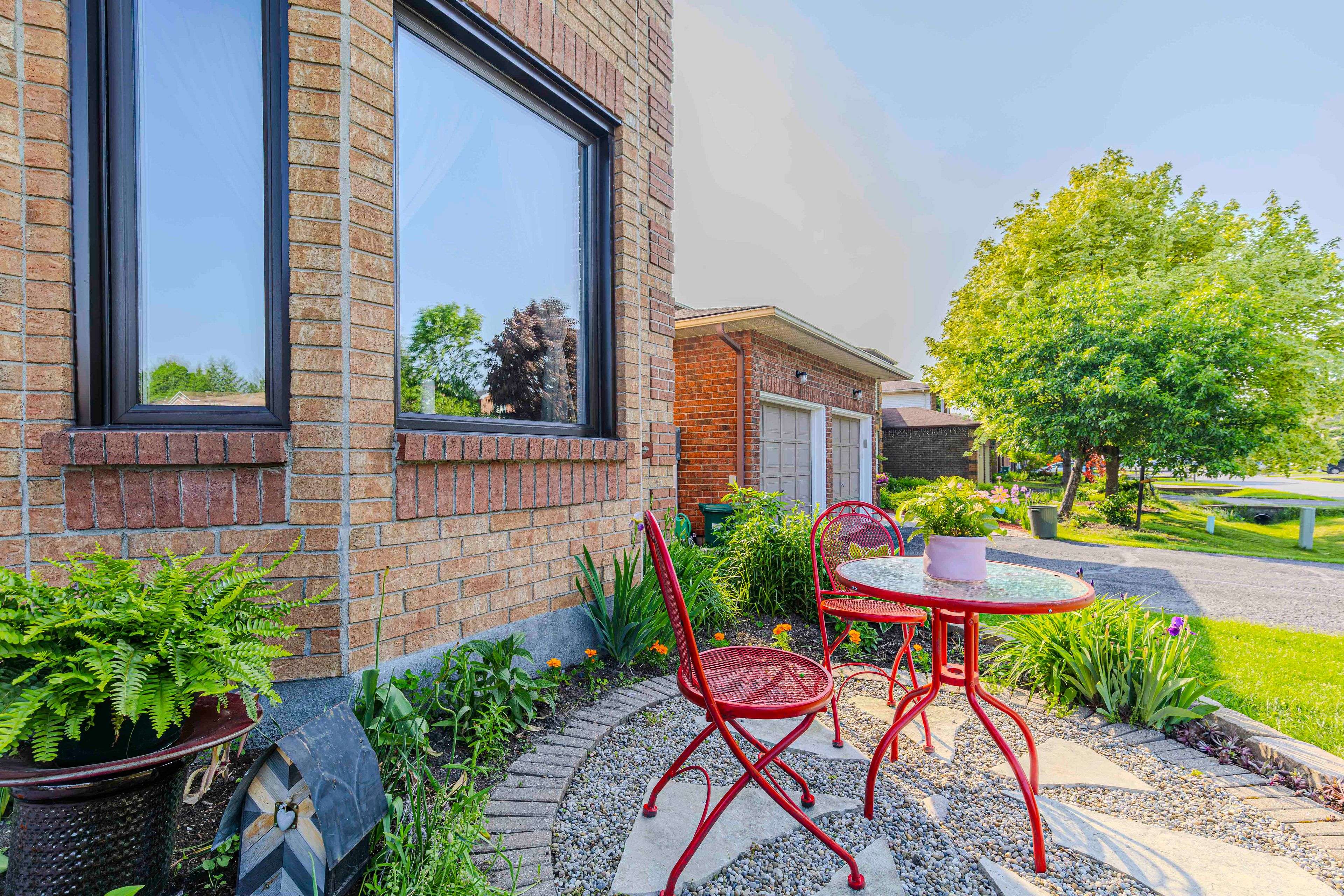 Kanata, ON K2L 1W4,67 Vanstone DR