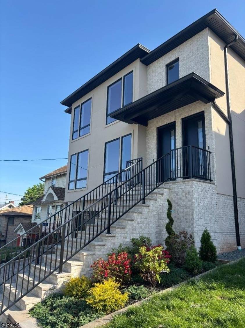 Palisades Park Boro, NJ 07650,67 W Harwood Ter #1