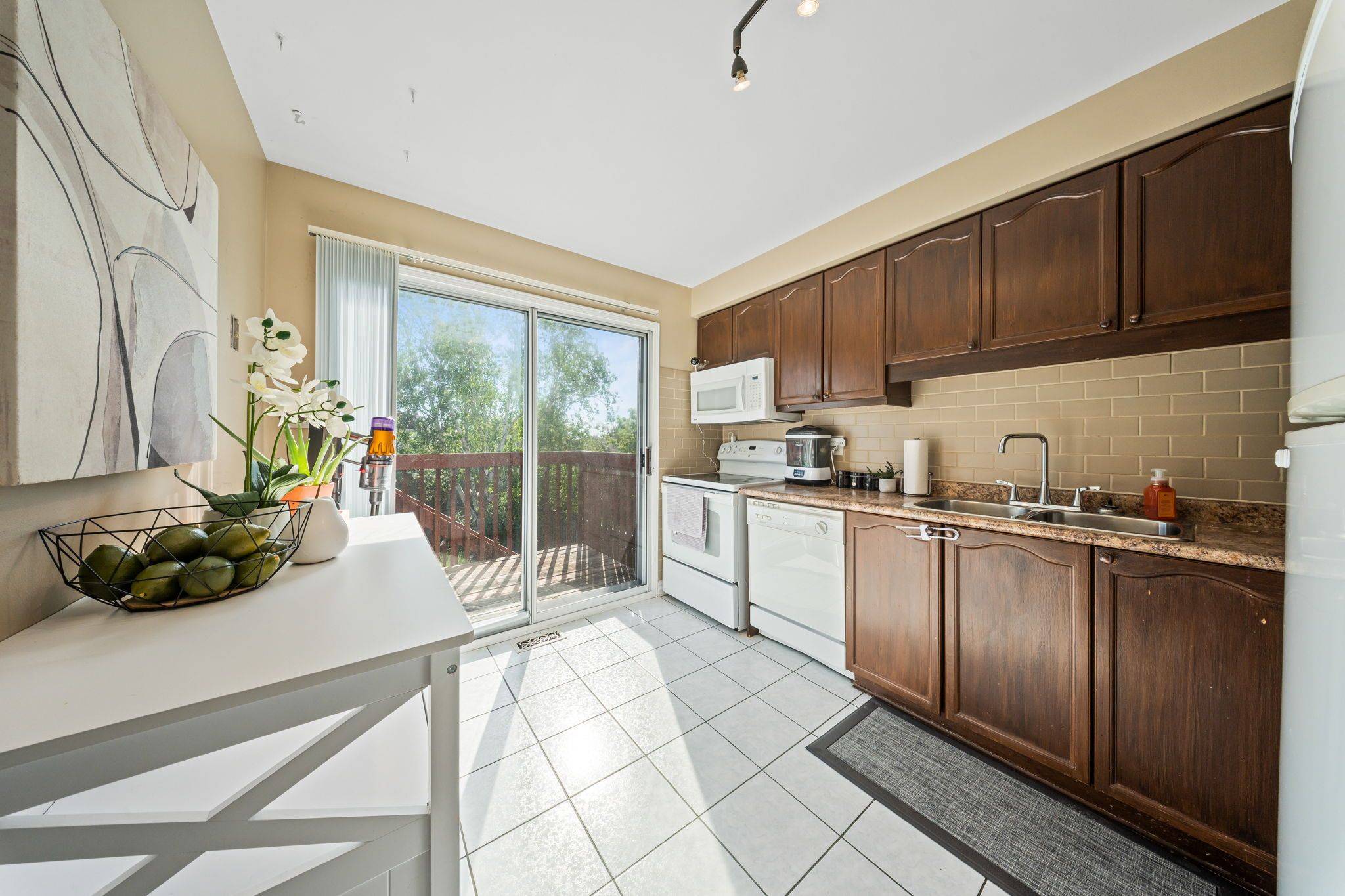 Whitby, ON L1R 1S9,29 Fernbank PL