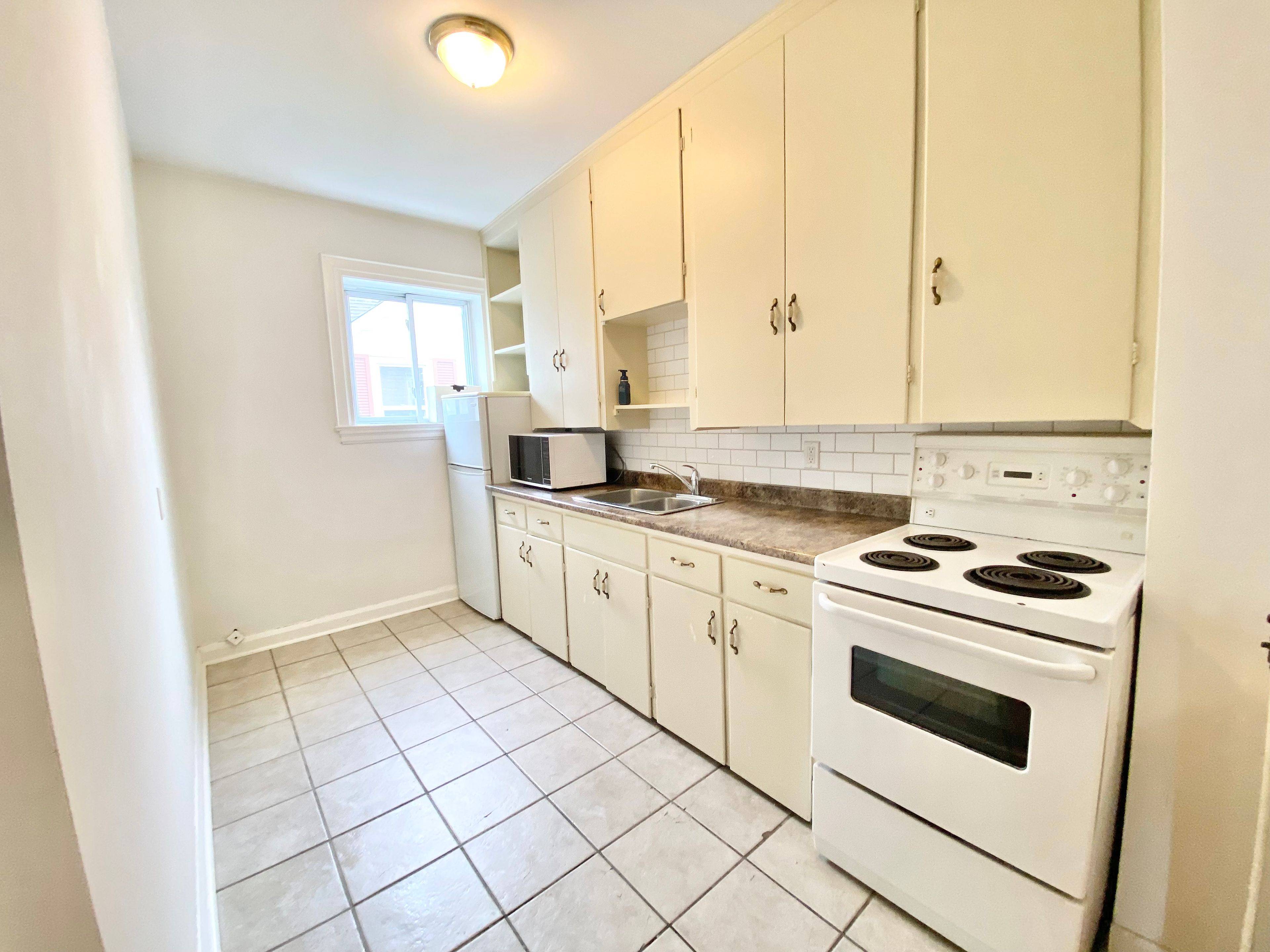 Oshawa, ON L1G 1K8,292 William ST E #4