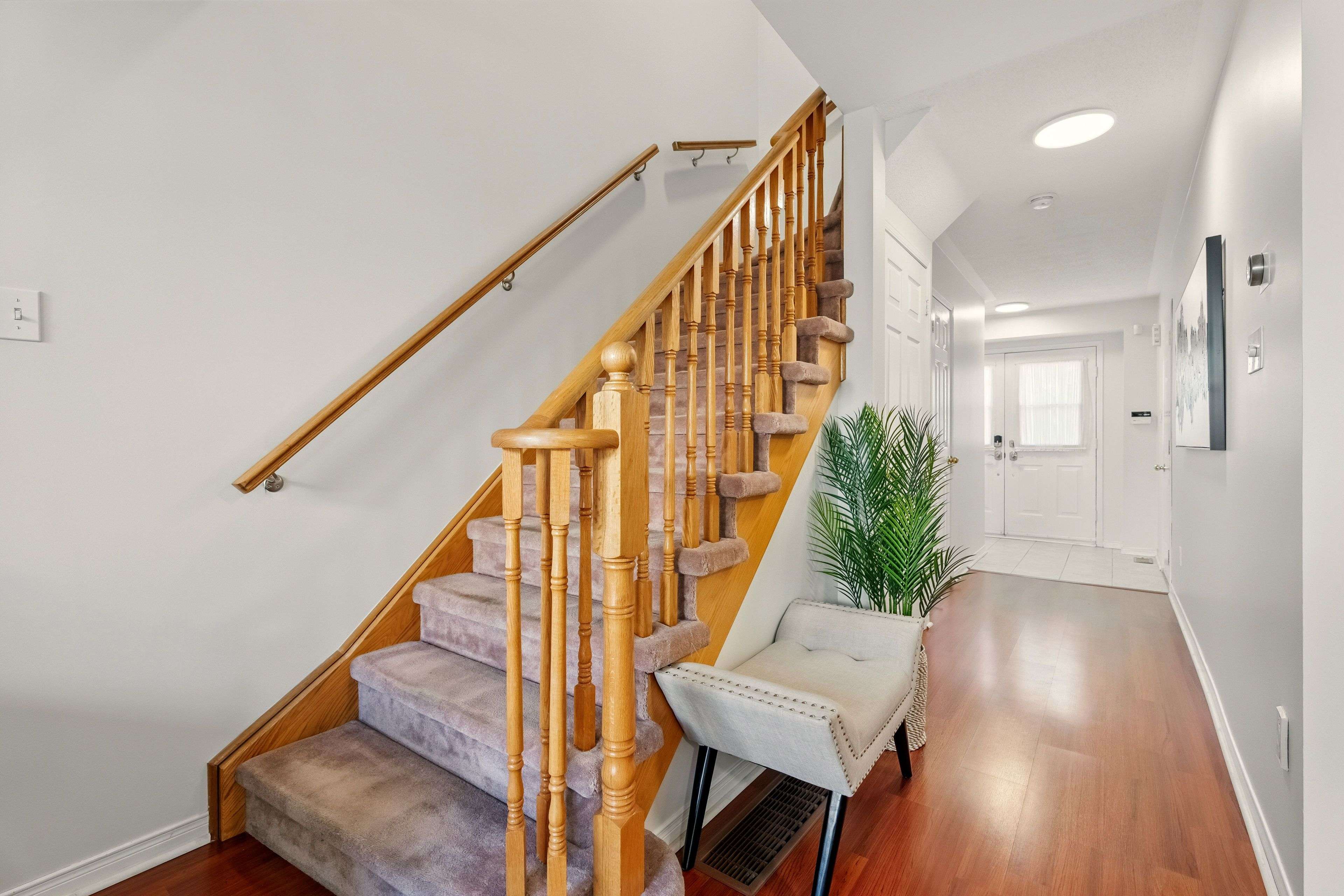 Halton Hills, ON L7G 6B5,35 Bradley DR