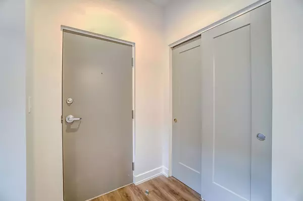 Tunneys Pasture And Ottawa West, ON K1Y 0M7,9 Gilchrist AVE #1