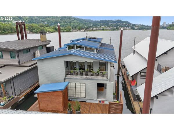 Portland, OR 97202,6901 SE Oaks Park WAY #F