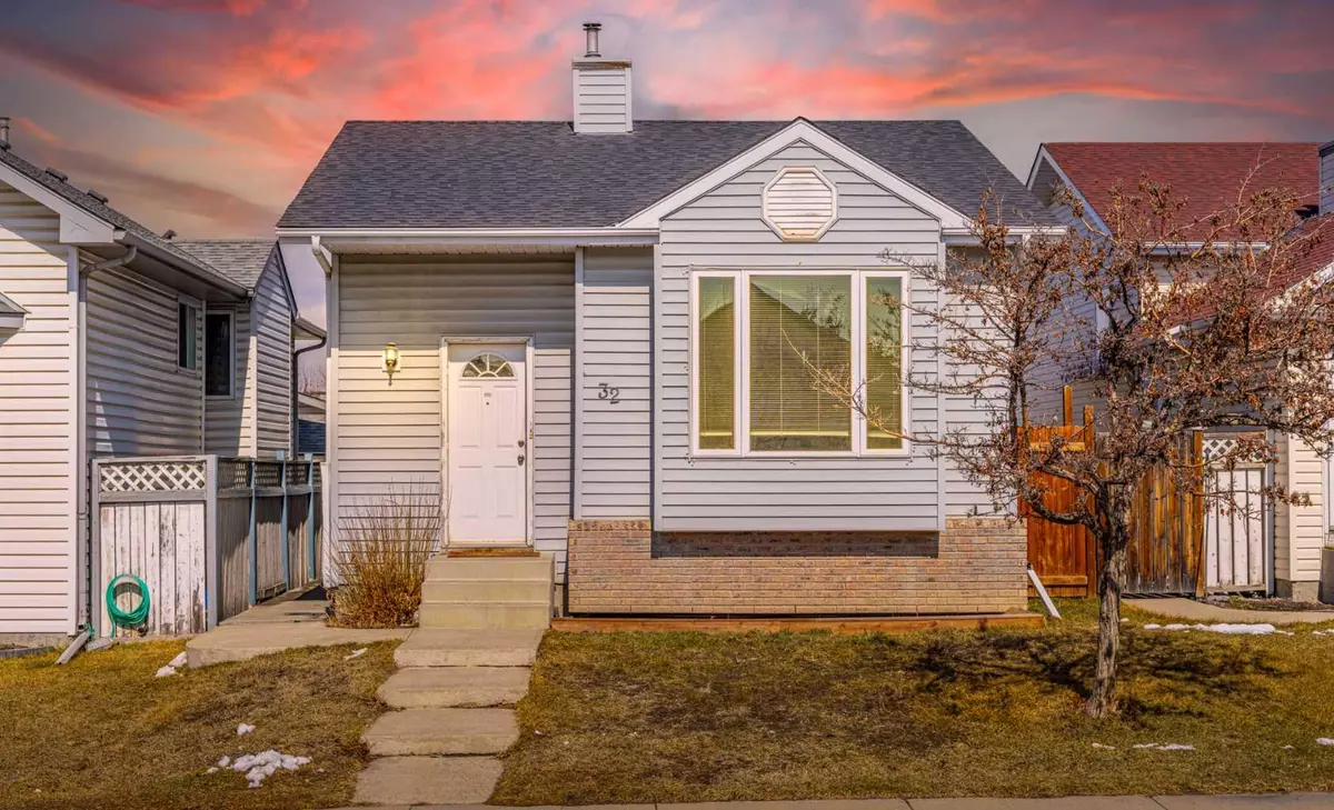 Calgary, AB T2A 7S1,32 Applemont Close SE