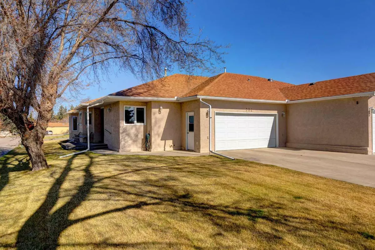 Vulcan, AB T0L 2B0,722 Centre ST