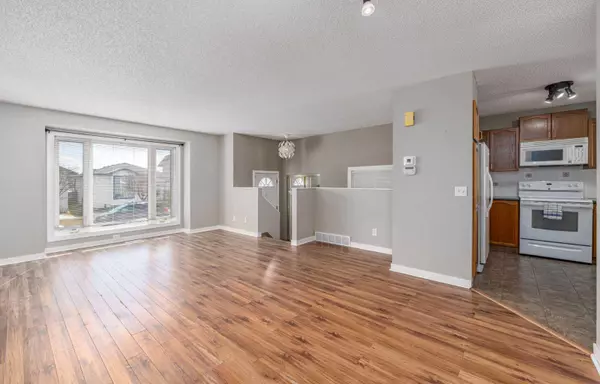 Calgary, AB T2A 7S1,32 Applemont Close SE