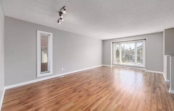 Calgary, AB T2A 7S1,32 Applemont Close SE