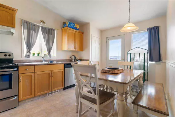 Grande Prairie, AB T8W 2T6,10713 72 AVE