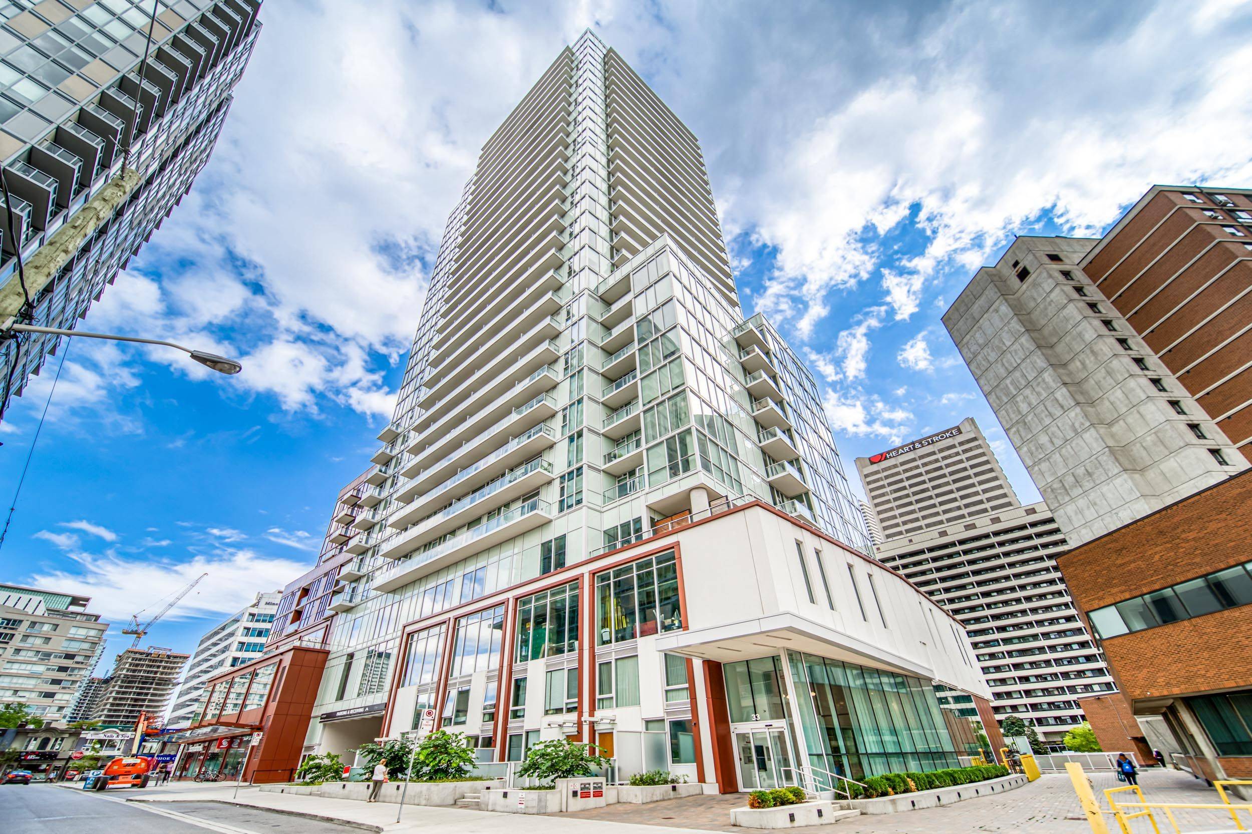 33 Helendale AVE #1810, Toronto C03, ON M4R 0A4
